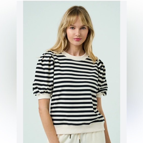 Evereve Tops - Evereve puff sleeve sweatshirt Size Small